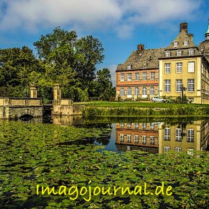 Schloss Hovestadt (Kreis Höxter) am Mittag